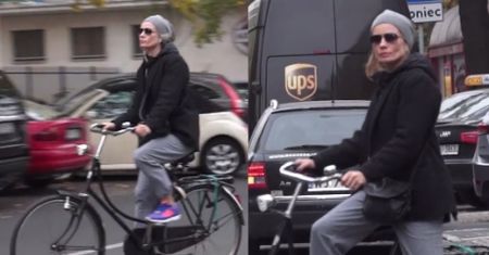 Magda Cielecka na rowerze w centrum Warszawy