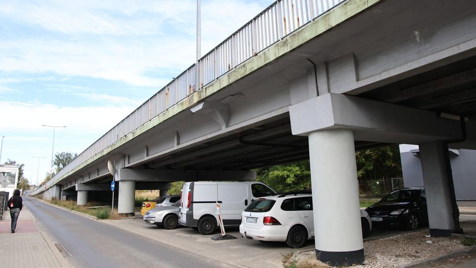 Dwuetapowy remont gzymsów wiaduktu sparaliżuje ruch na ulicy 1 Maja