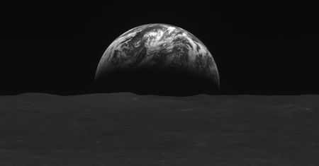 Koreański satelita księżycowy zrobił przepiękne zdjęcia Ziemi. Teraz bada Srebrny Glob