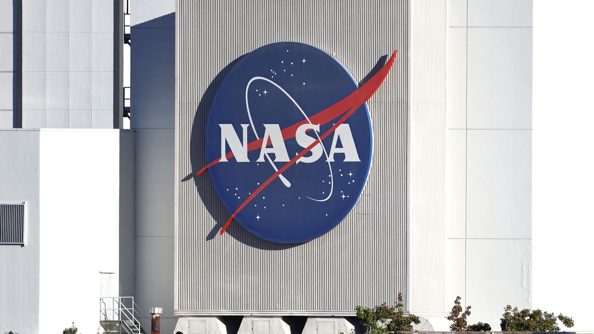 LA CAÑADA FLINTRIDGE, CALIFORNIA - OCTOBER 15: The NASA logo is displayed at NASA’s Jet Propulsion Laboratory on October 15, 2025 in La Cañada Flintridge, California. Around 550 people, or over ten percent of the famed lab’s workforce, are being laid off as part of an ongoing reorganization following two rounds of large layoffs last year. Layoffs at the laboratory, which is funded by NASA and managed by CalTech, are not related to the federal government shutdown. (Photo by Mario Tama/Getty Images)