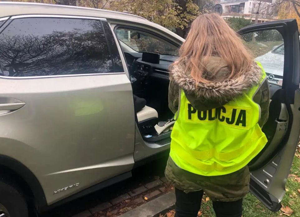 Świecił w kabinie latarką. Ludzie od razu zadzwonili na policję