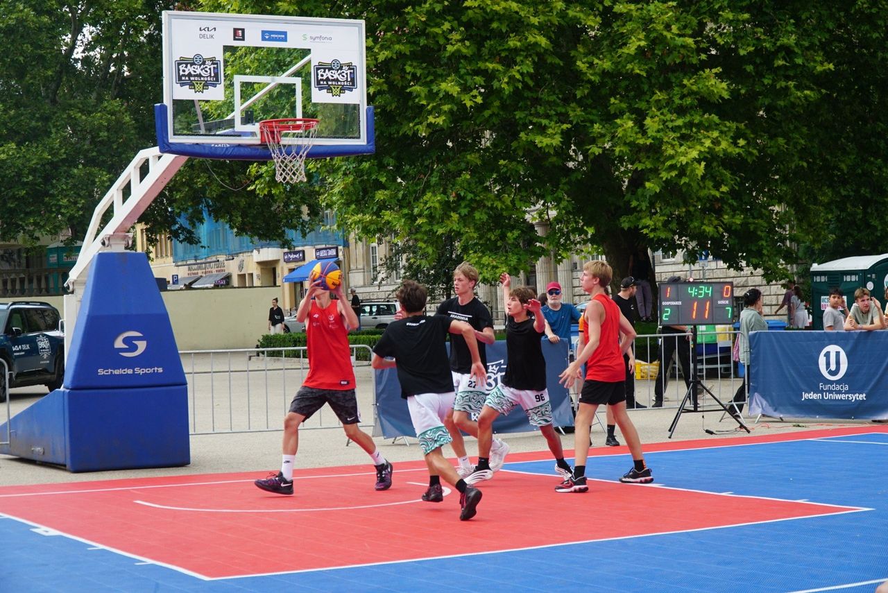 Poznań: Trwa Festiwal Koszykówki 3x3 "Basket na Wolności"