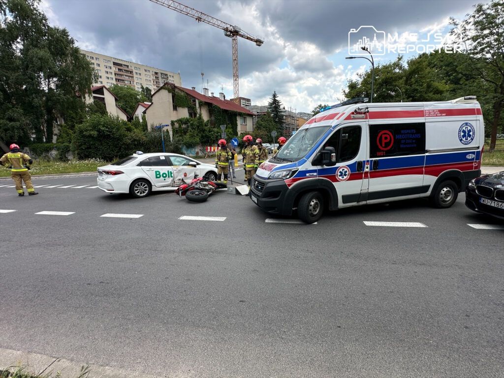 Warszawa: Przewozem osób zajechał drogę motocykliście. Wypadek na Bielanach