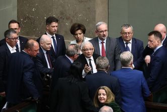 Sondaż na temat "lex Tusk": Polacy dali władzy żółtą kartkę. "PiS trafił z pomysłem jak kulą w płot"
