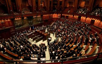 Włosi dostają po 11 tys. euro miesięcznie. To ponad cztery razy więcej, niż będą  zarabiać polscy deputowani