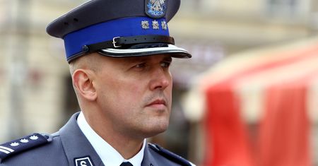 Zatrzymali telefon byłego szefa stołecznej policji. Później był transfer