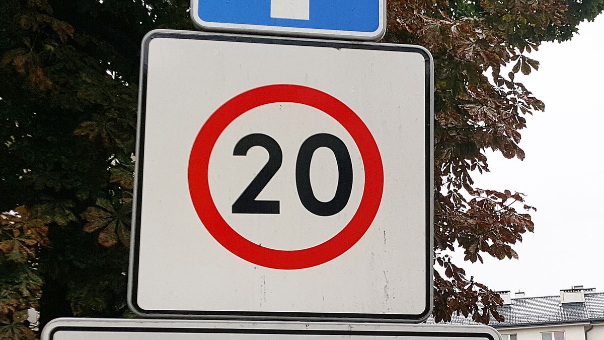 Znak B-43. To ograniczenie prędkości działa inaczej