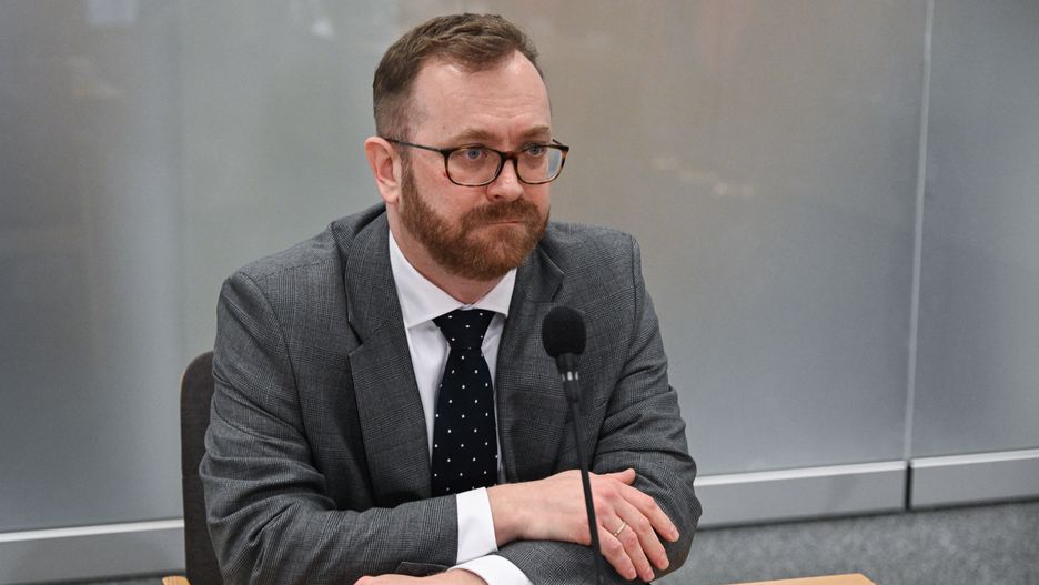 Warszawa, 12.03.2024. Wezwany na świadka były dyrektor departamentu konsularnego MSZ Marcin Jakubowski podczas posiedzenia sejmowej komisji śledczej do zbadania legalności, prawidłowości oraz celowości działań, a także występowania nadużyć, zaniedbań i zaniechań w zakresie legalizacji pobytu cudzoziemców na terytorium Rzeczypospolitej Polskiej w okresie od dnia 12 listopada 2019 r. do dnia 20 listopada 2023 r., 12 bm. w Sejmie w Warszawie. (jm) PAP/Radek Pietruszka