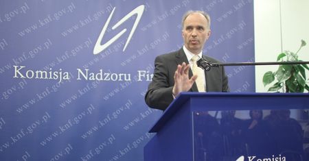 Tysiące Polaków walczą o pieniądze z polisolokat. "Mamy system ochrony rynku finansowego z czasów króla Ćwieczka"