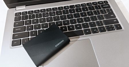 Droższy znaczy lepszy? Testujemy dysk przenośny Samsung T9