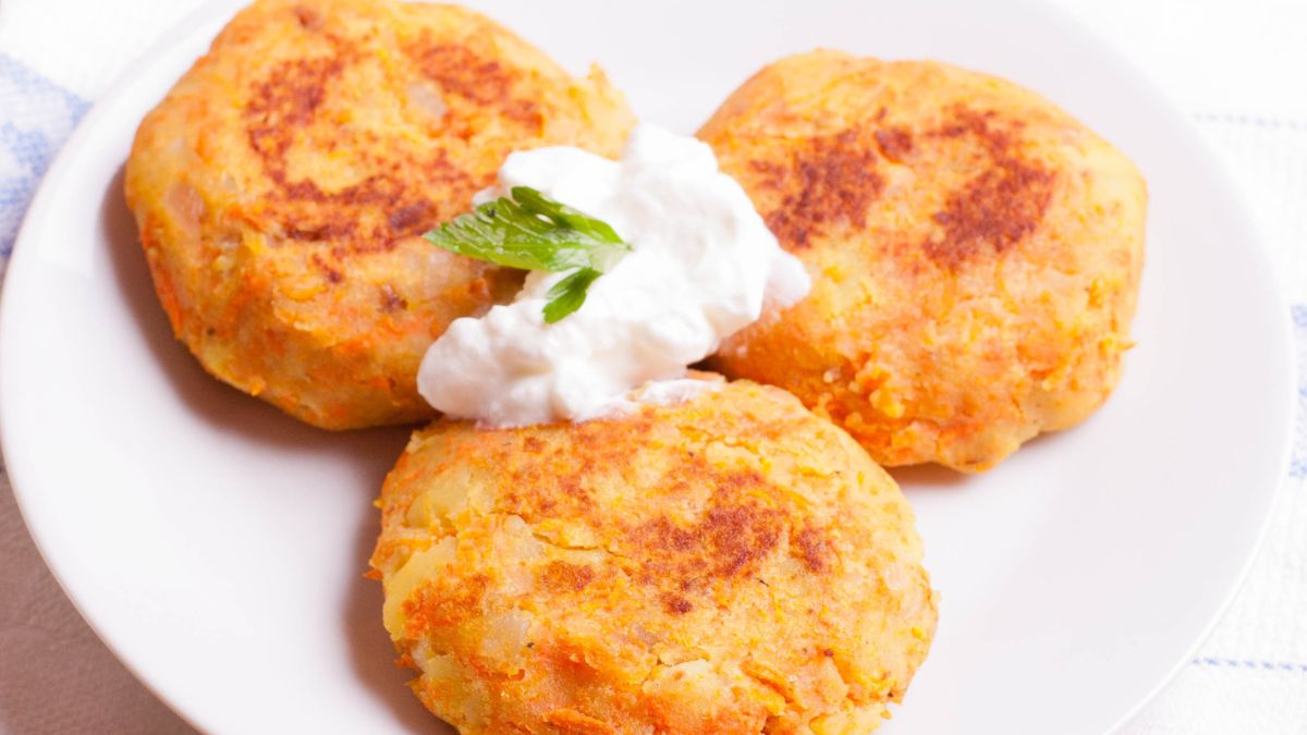 Kotlety ziemniaczane z twarogiem smakują podobnie do pierogów ruskich