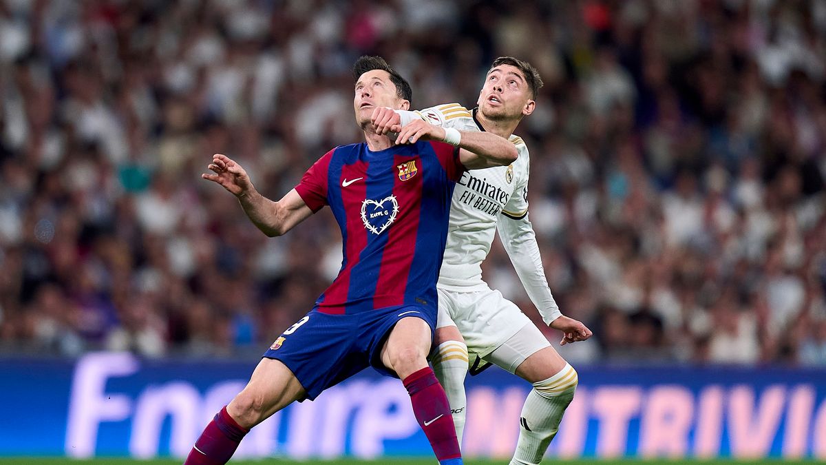 Getty Images / Diego Souto / Na zdjęciu: Robert Lewandowski i Fede Valverde