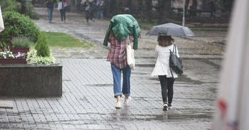 Koszalin: Intensywne opady deszczu oraz burze. Obowiązuje ostrzeżenie!