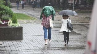Koszalin: Intensywne opady deszczu oraz burze. Obowiązuje ostrzeżenie!