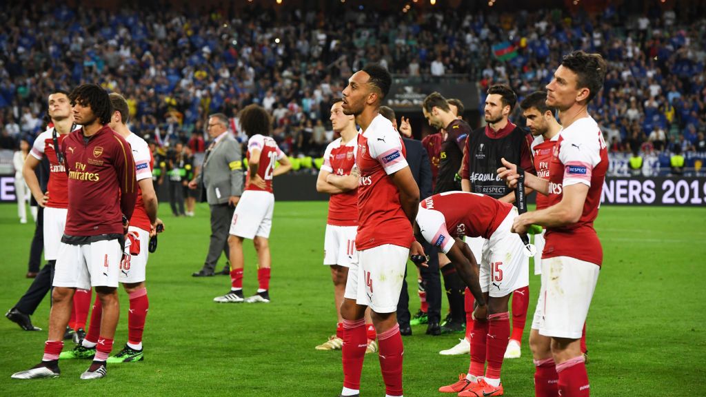 Getty Images /  Etsuo Hara / Na zdjęciu: piłkarze Arsenalu Londyn po porażce w finale Ligi Europy z Chelsea