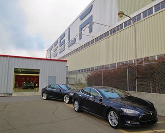 Tesla wstrzymuje produkcję Modelu 3. Kalifornijska fabryka stanęła
