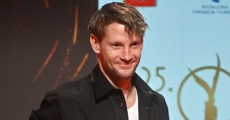 Sebastian Fabijański cieszy się z wyróżnienia: "To jak wyciągnięta dłoń zatroskanego rodzica do dziecka, które NABROIŁO"