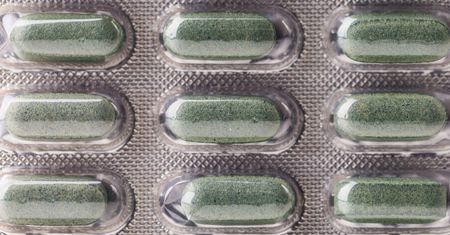 Popularne leki i suplementy mogą szkodzić. Farmaceutka ostrzega przed powszechnymi błędami