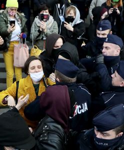 Warszawa. Burzliwy protest przed Sądem Okręgowym. Interweniowała policja
