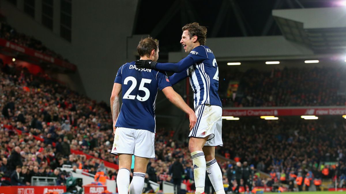 Craig Dawson (z lewej) oraz Grzegorz Krychowiak (z prawej)