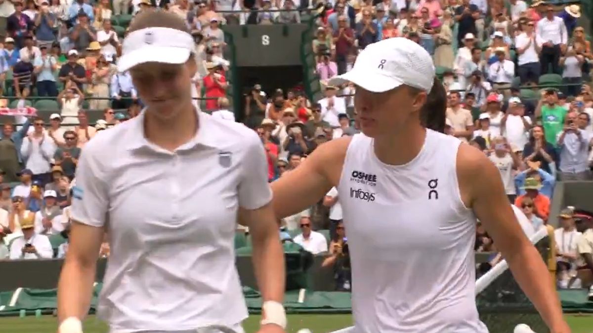 Twitter / Wimbledon / Na zdjęciu: Ludmiła Samsonowa i Iga Świątek