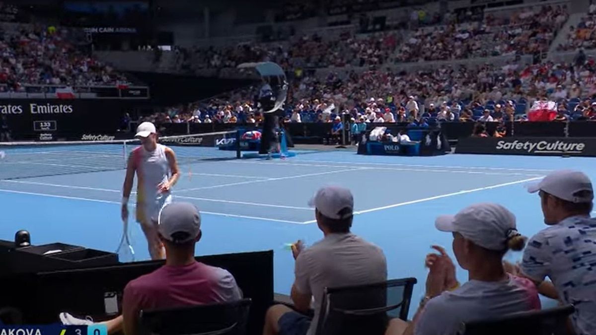 YouTube / Eurosport Tennis / Iga Świątek i jej sztab na meczu pierwszej rundy Australian Open