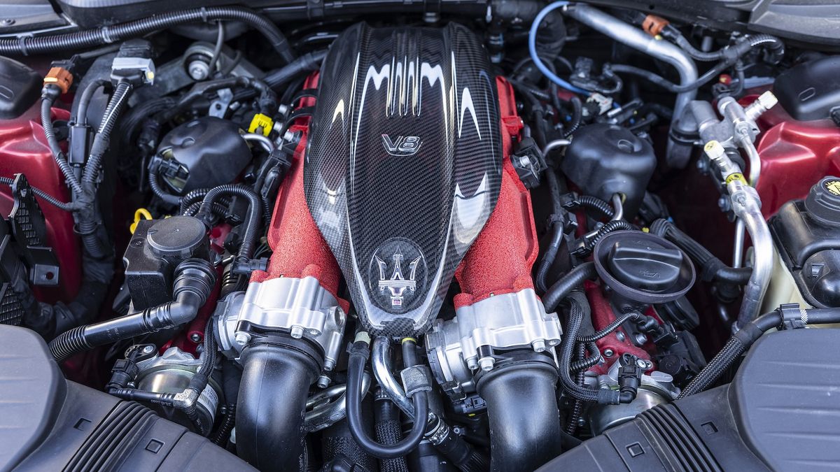 Silnik Maserati V8