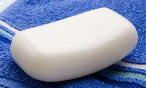 Zwykłe mydło nie zawsze jest dobre dla skóry. W tym przypadku szkodzi