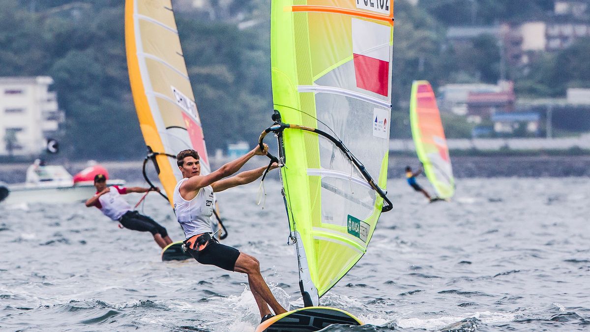 Materiały prasowe / Jesus Renedo / Sailing Energy / World Sailing / Na zdjęciu: Paweł Tarnowski w olimpijskiej klasie RS:X