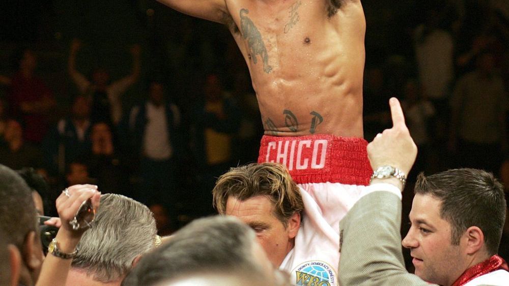 Diego Corrales po zwycięstwie z Jose Luisem Castillo w maju 2005 r