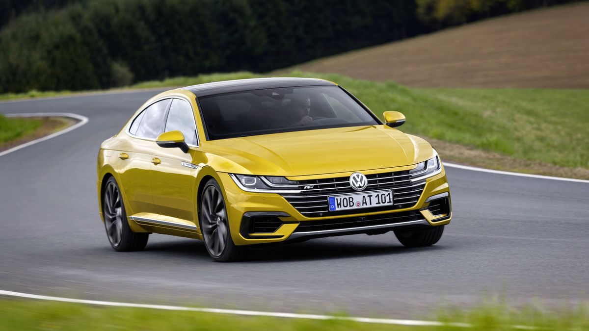 Volkswagen Arteon w liftbacku macha nam na "do widzenia"