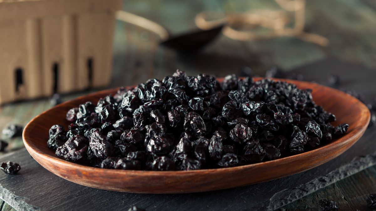 Do ciastek ziemniaczanych z Dokudowa dodawane są suszone jagody