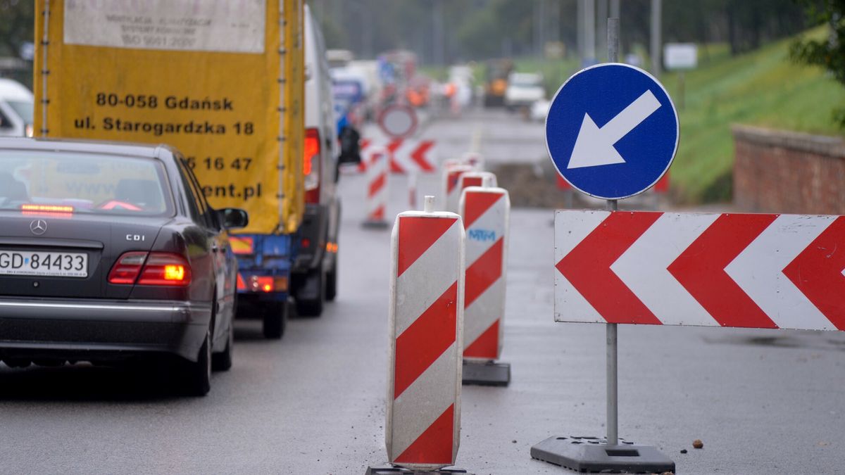 East News archiwum5Fot. Przemek Swiderski / East News  06.09.2017 Gdansk Ulica Trakt s. Wojciecha w Gdansku . Jeden z glownych dojazdow do Gdanska . Remont ulicy - utrudnienia w ruchuPRZEMEK SWIDERSKI