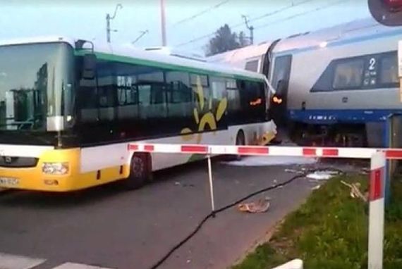 Autokar zderzył się z pendolino. Nowe fakty