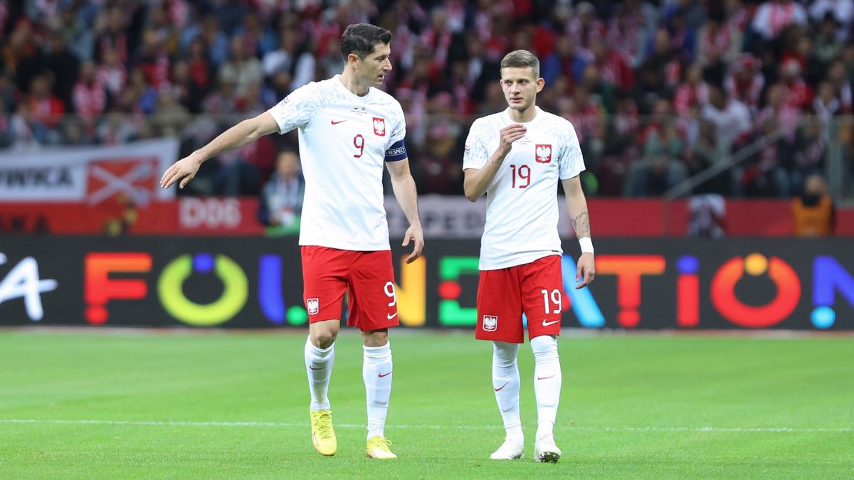 Robert Lewandowski (z lewej) i Sebastian Szymański