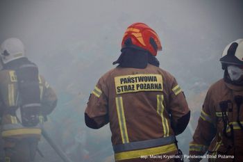 Kałuszyn: Pożar hali magazynowej pod Warszawą. Trwa akcja gaśnicza