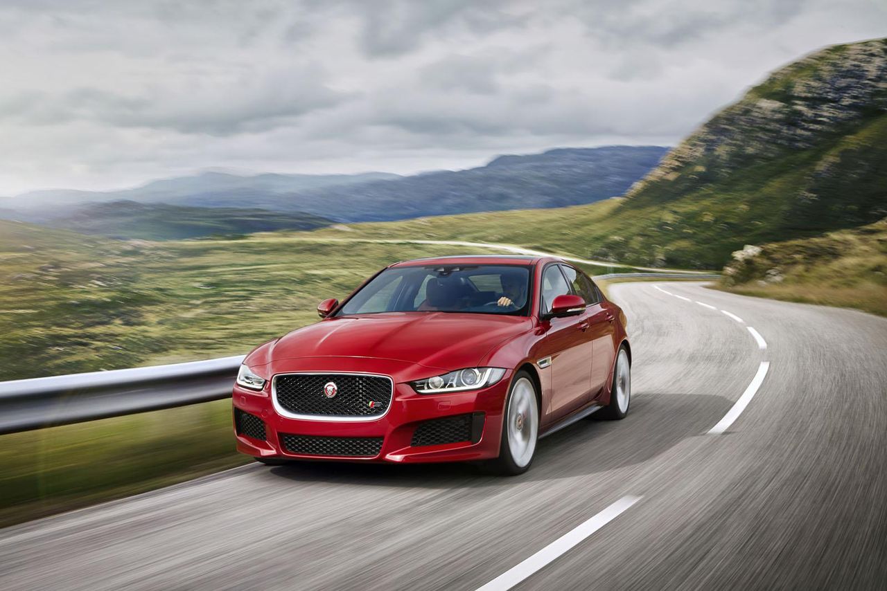 Jaguar XE – z pazurami na Audi, BMW i Mercedesa [wideo]