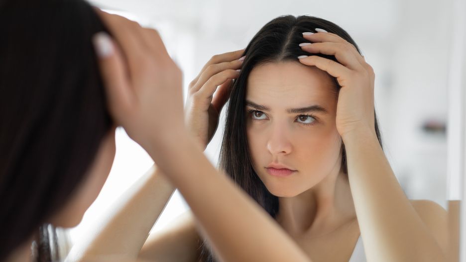 Woman having problem with hair loss
Woman having problem with hair loss
bymuratdeniz