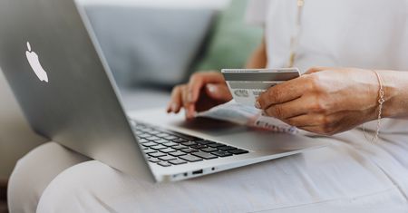 Promocje w sklepach nadal trwają. Na co uważać podczas Cyber Monday?