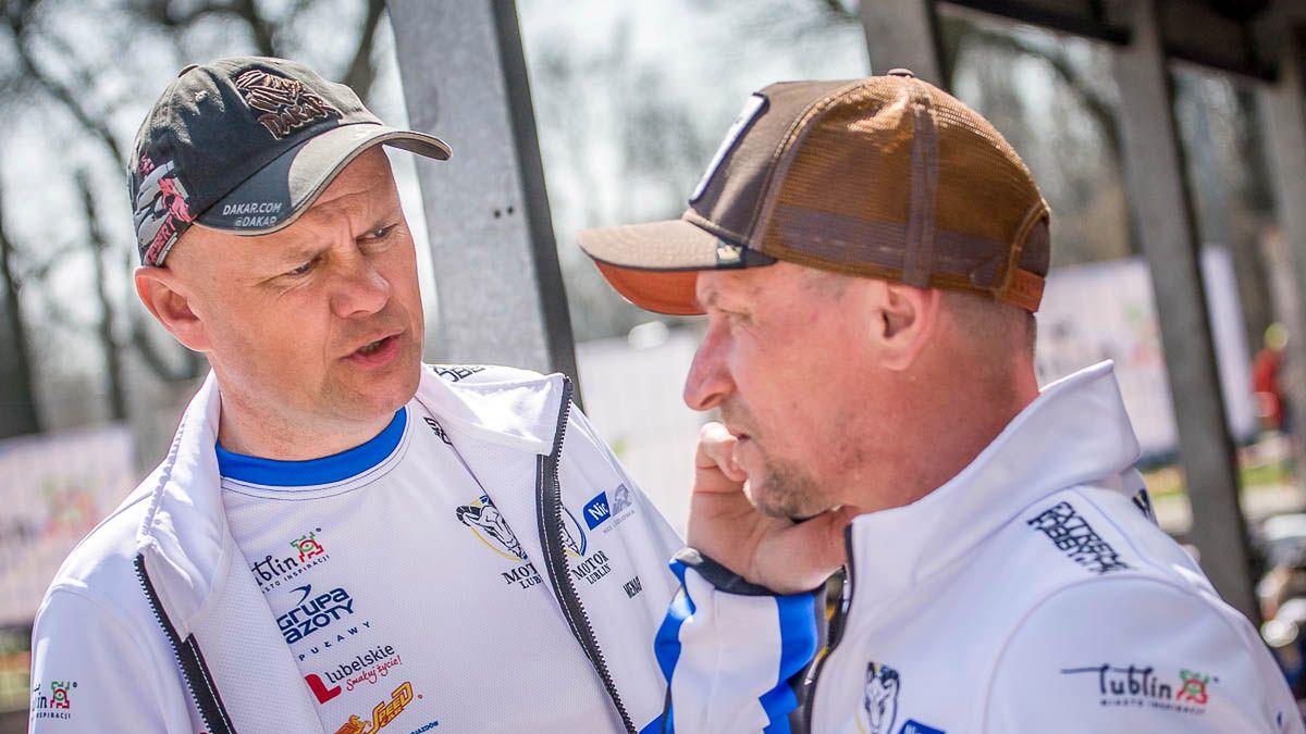 WP SportoweFakty / Michał Chęć / Na zdjęciu: Piotr Więckowski (z lewej) w rozmowie z Dariuszem Śledziem