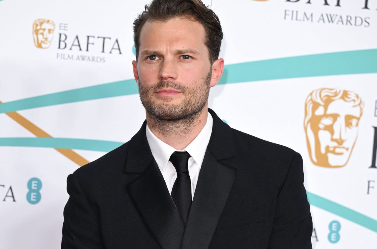 Jamie Dornan is also known from the series "The Fall" with Gillian Anderson.