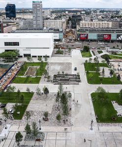 Plac Centralny gotowy, lecz sąsiedztwo dalej w stanie zawieszenia. Co poszło nie tak?