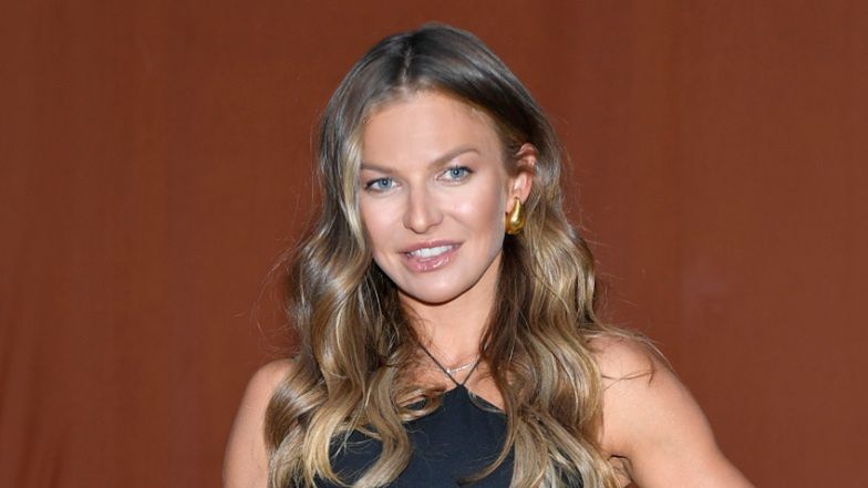 Anna Lewandowska pozuje w kusym wdzianku