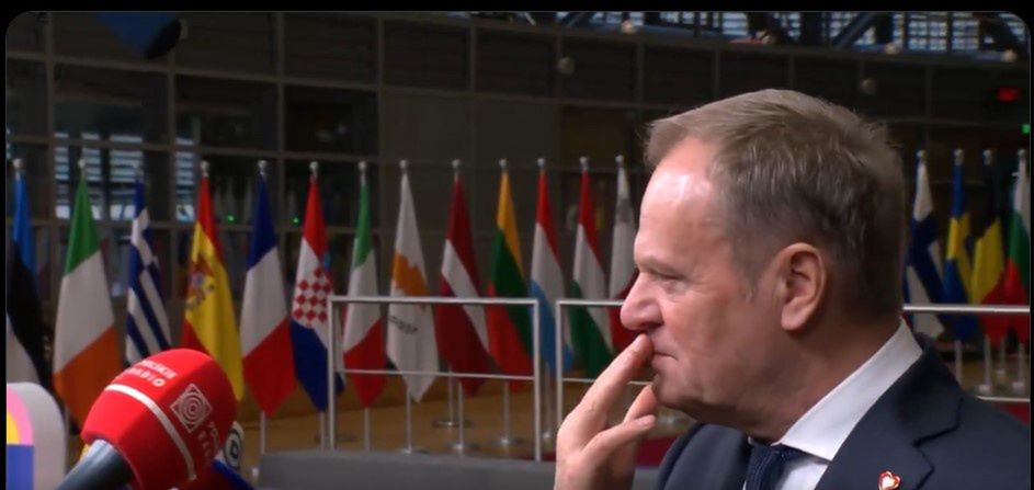 Podczas konferencji Tusk nagle ochrypł i zaczął kaszleć