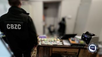 Przedarty banknot był znakiem. W tle 337 mln zł
