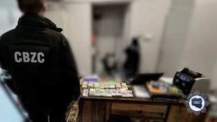 Przedarty banknot był znakiem. W tle 337 mln zł
