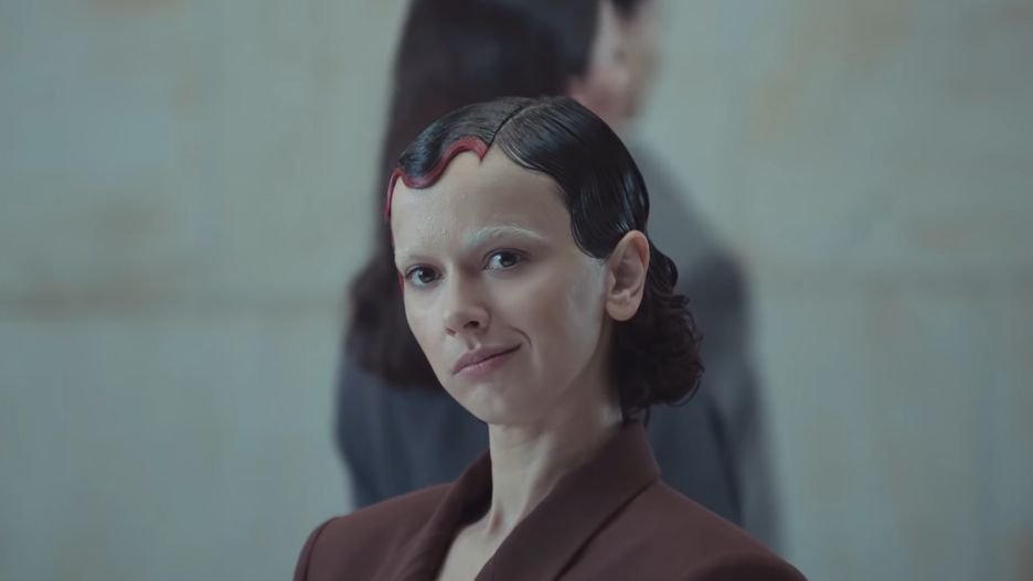 Monika Brodka  w teledysku do utworu "Game Change" z płyty "Brut"