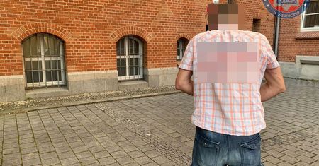 Zdawał egzamin na prawo jazdy. Na początku szło mu dobrze, ale później wybuchła afera