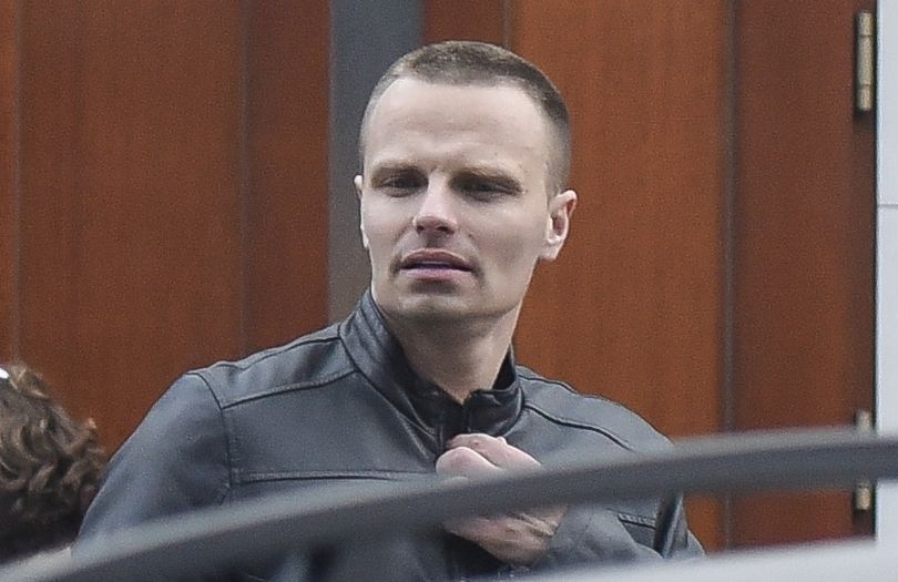 Marcin Hakiel opuszcza siłownię w towarzystwie syna