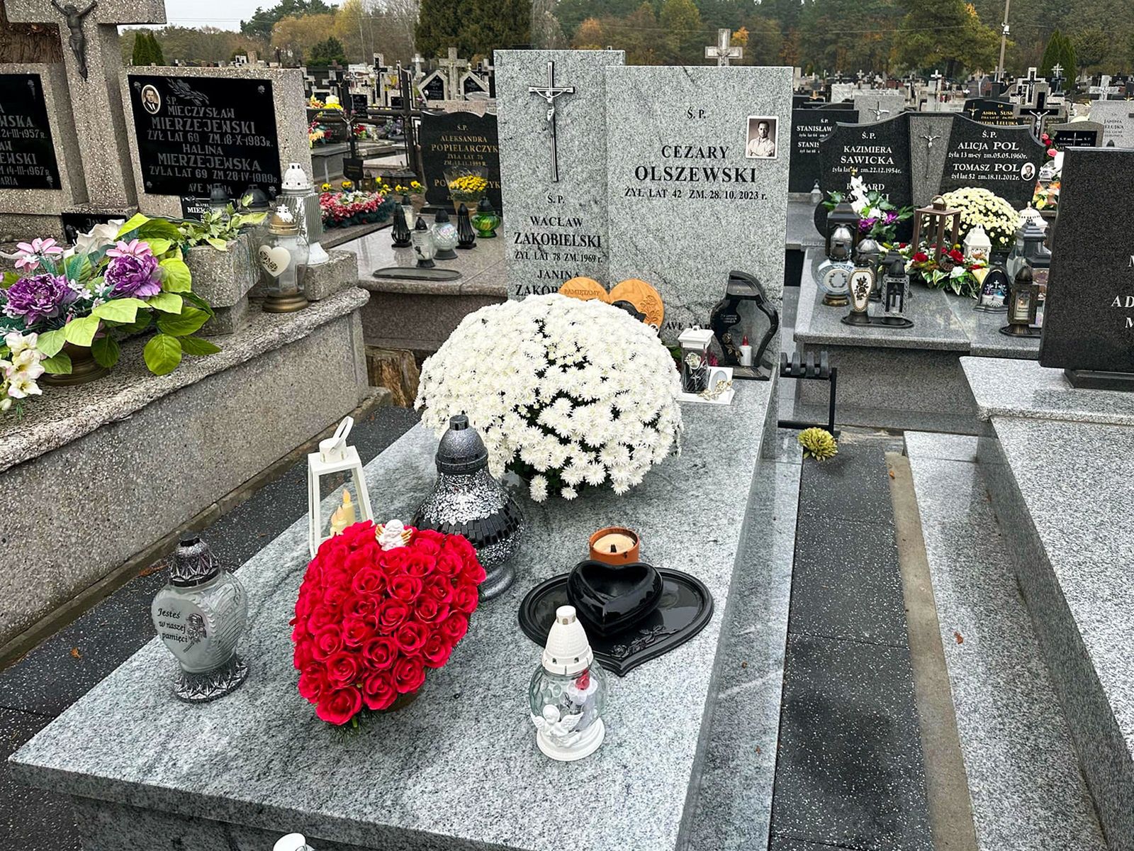 Grób Cezarego Olszewskiego